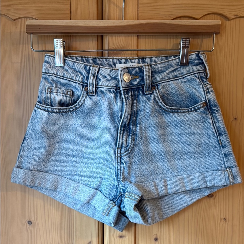 PacSun Mom Short. Light Denim Blue Women's Shorts. Size 22
